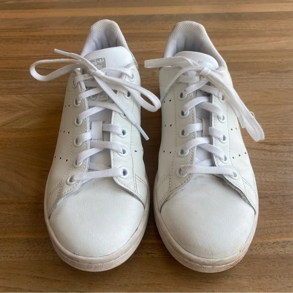 White Adidas Stan Smith Ortholite Kids Holographic trainers. Size 4.5